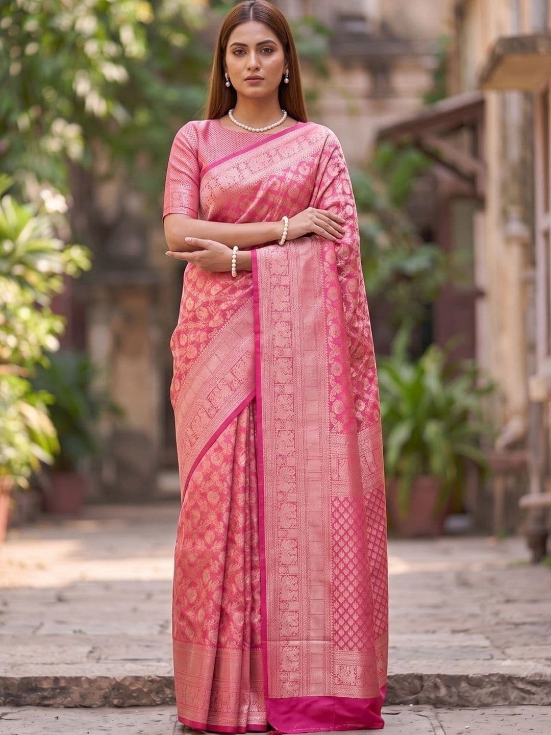 SOURAGYA Paisley Zari Silk Blend Banarasi Saree thumbnail 2