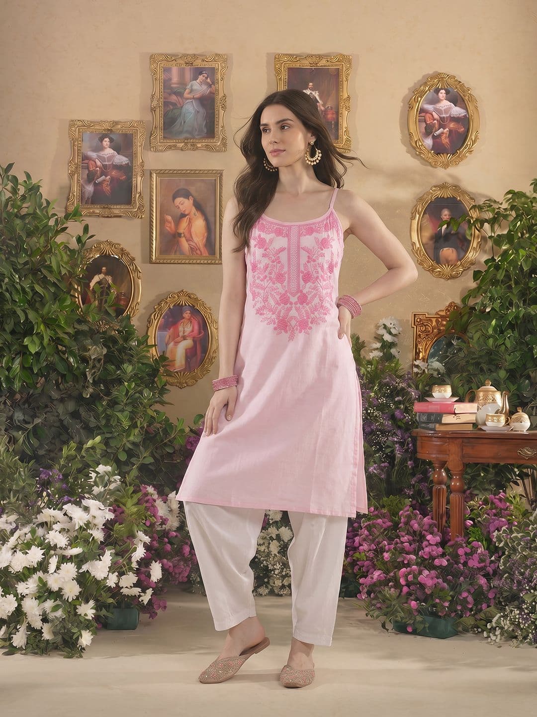 House of Pataudi Jashn Floral Embroidered Kurta thumbnail 5