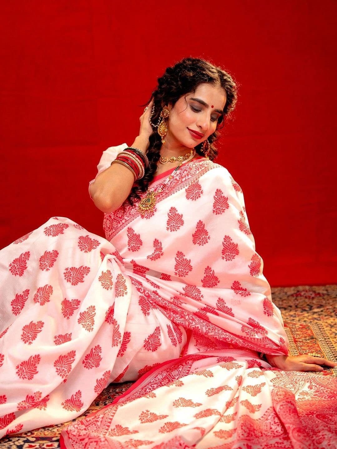 Satrani Woven Silk Baluchari Saree with Blouse Piece thumbnail 6