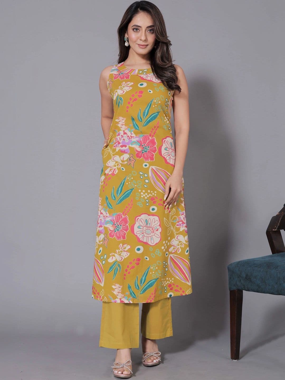 all about you Women Floral Printed Regular Kurta with Trousers thumbnail 2