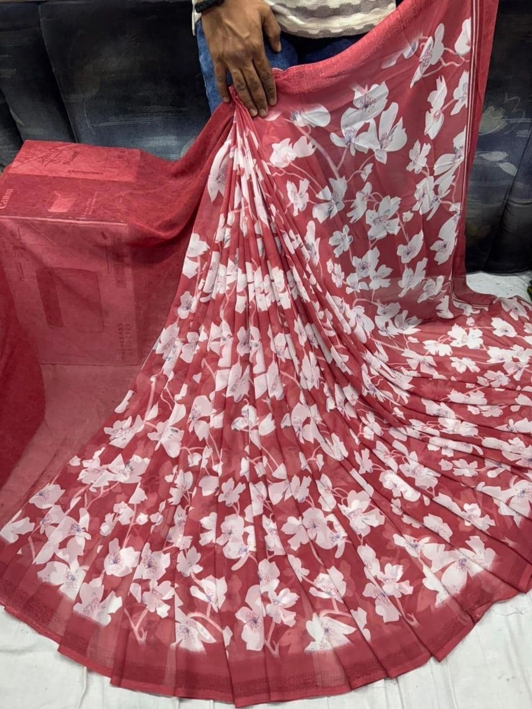 PRANU TRENDS Poly Chiffon Saree thumbnail 2