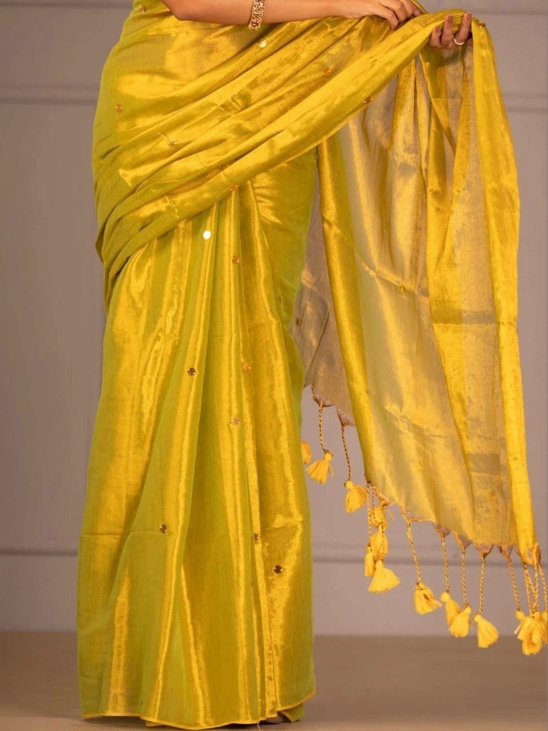 Sangria Ethnic Motifs Sequinned Tissue Chanderi Saree thumbnail 3