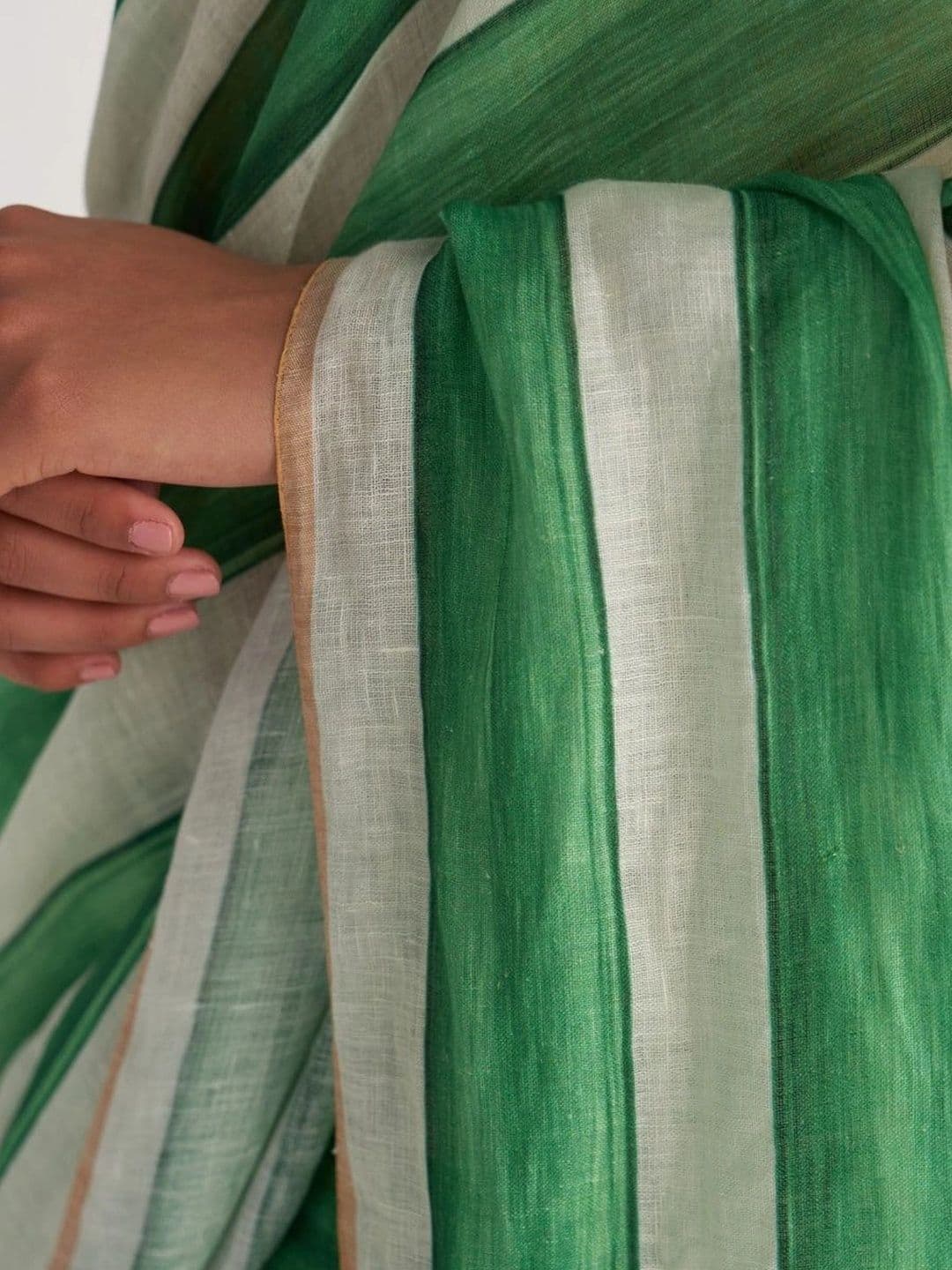 Swaraas Striped Pure Linen Saree thumbnail 3