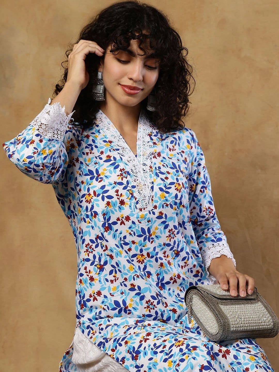 KALINI Women Floral Printed Floral Kurta thumbnail 5