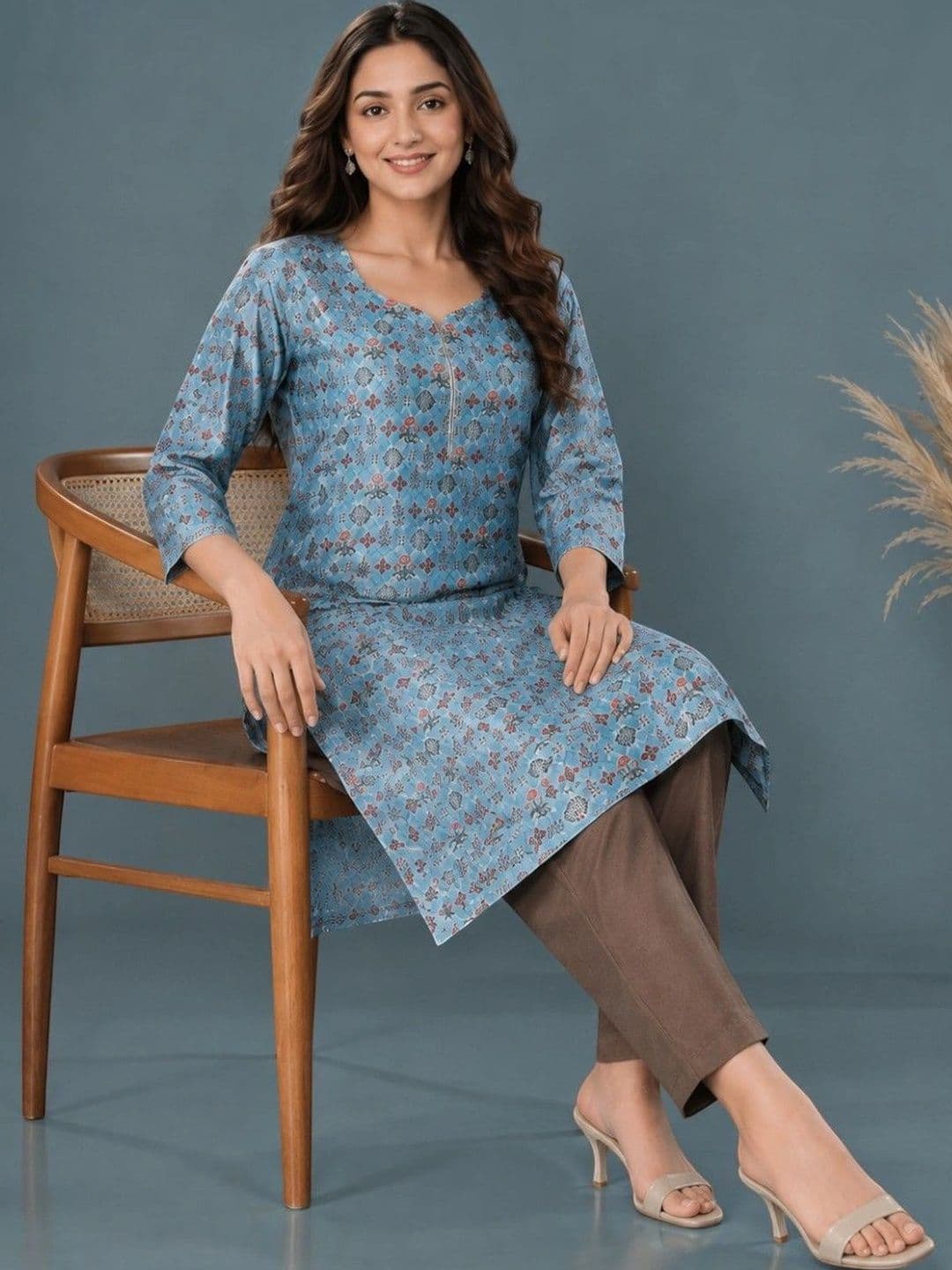 EELIKA Women Ethnic Motifs Printed Satin Straight Kurta with Trousers thumbnail 3