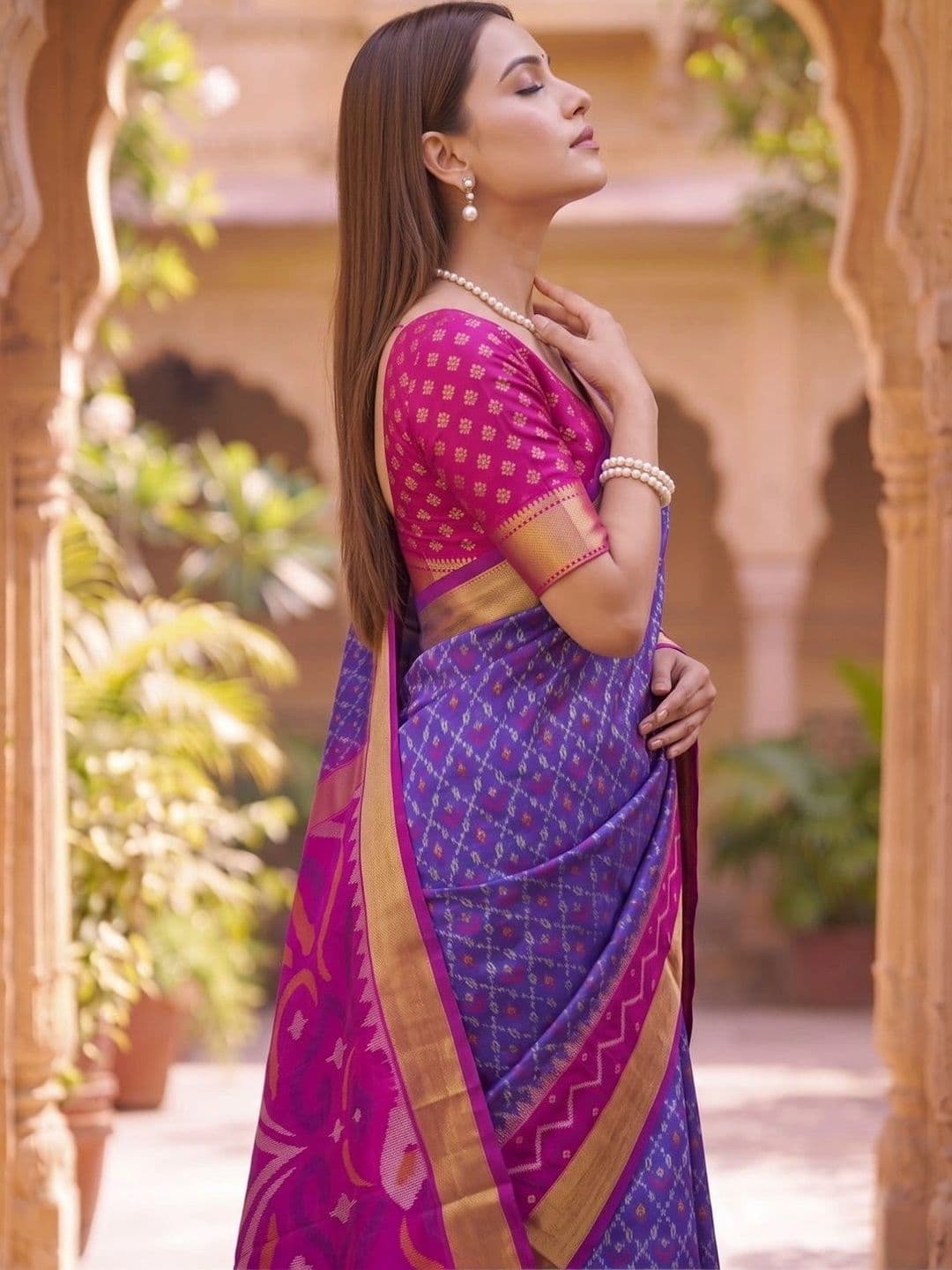 SOURAGYA Zari Silk Blend Banarasi Saree thumbnail 3