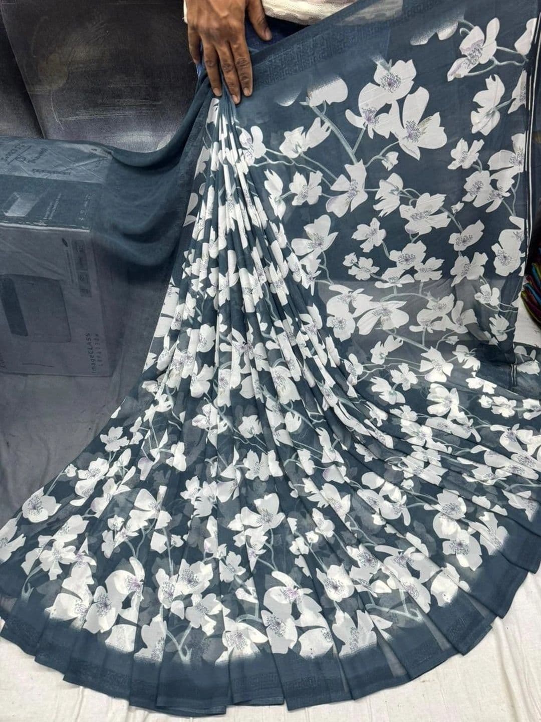 Textile Mantra Floral Poly Chiffon Saree thumbnail 2