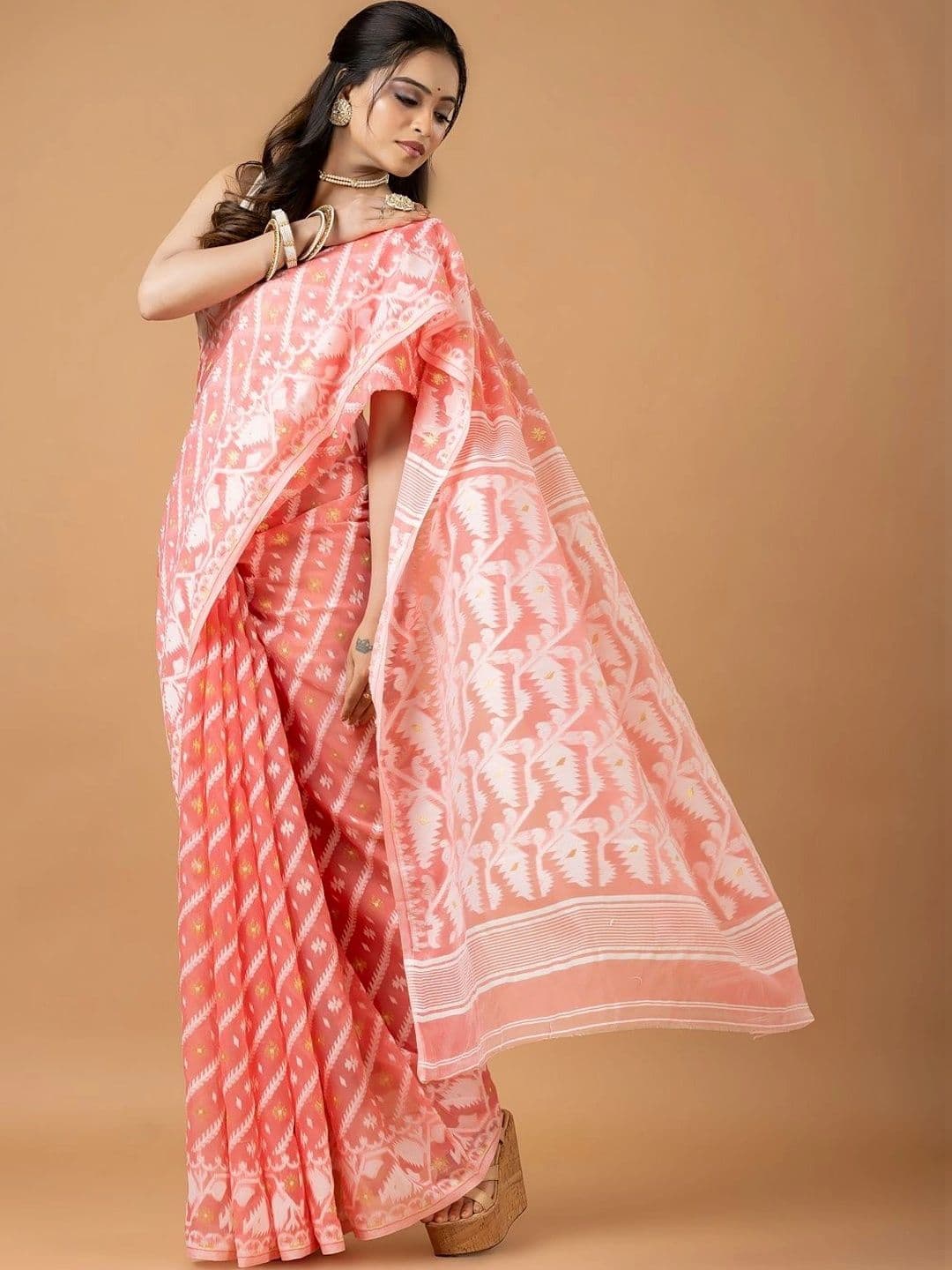 Kosh Ethnics Woven Design Zari Pure Cotton Jamdani Saree thumbnail 7