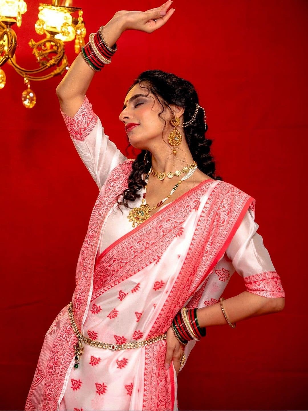 Satrani Woven Silk Baluchari Saree with Blouse Piece thumbnail 2