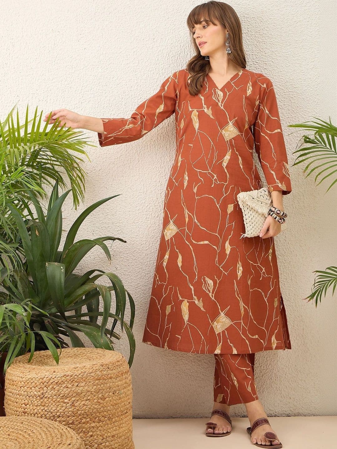 Saanjh Women Printed Regular Pure Cotton Kurta with Trousers thumbnail 2