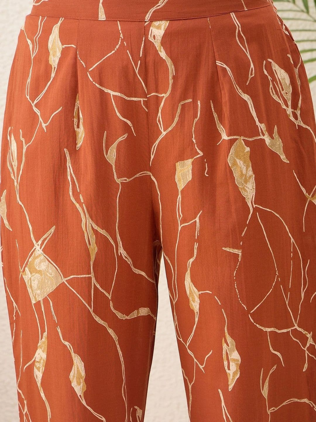 Saanjh Women Printed Regular Pure Cotton Kurta with Trousers thumbnail 3