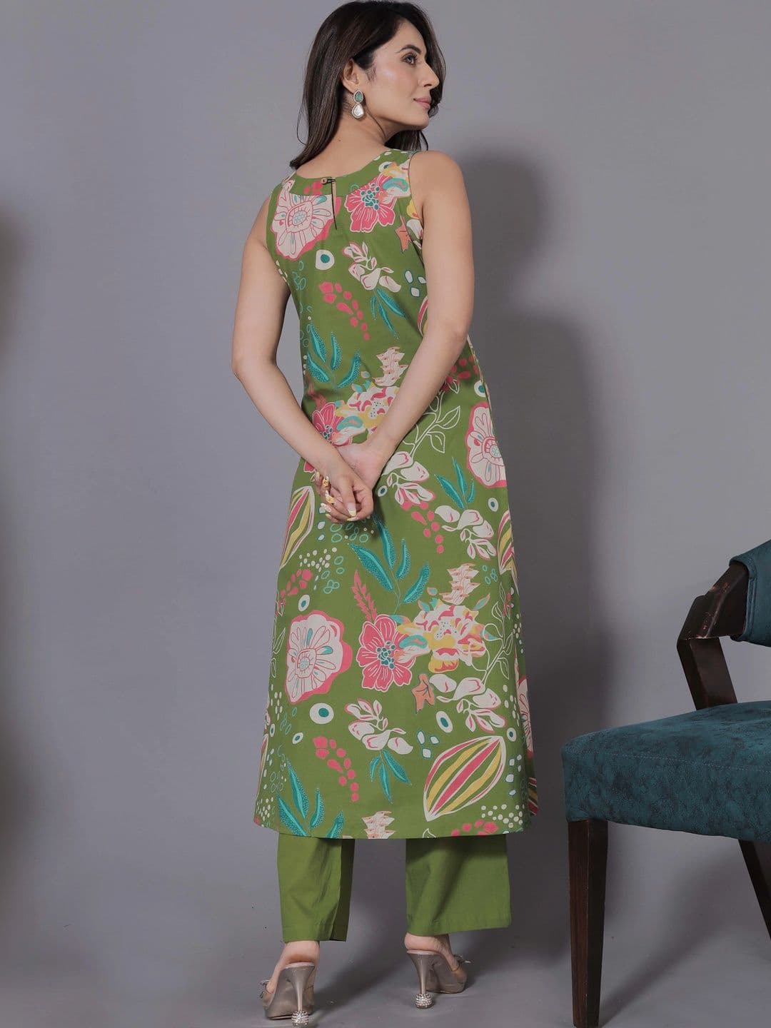 all about you Women Floral Printed Pure Cotton Straight Kurta with Palazzos thumbnail 4