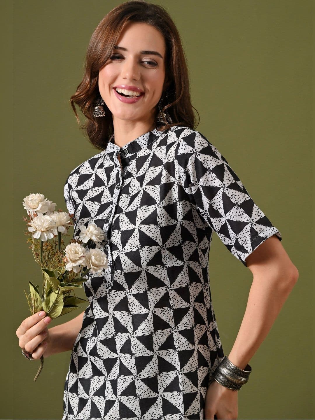 HERE&NOW Women Geometric Printed Kurta thumbnail 2