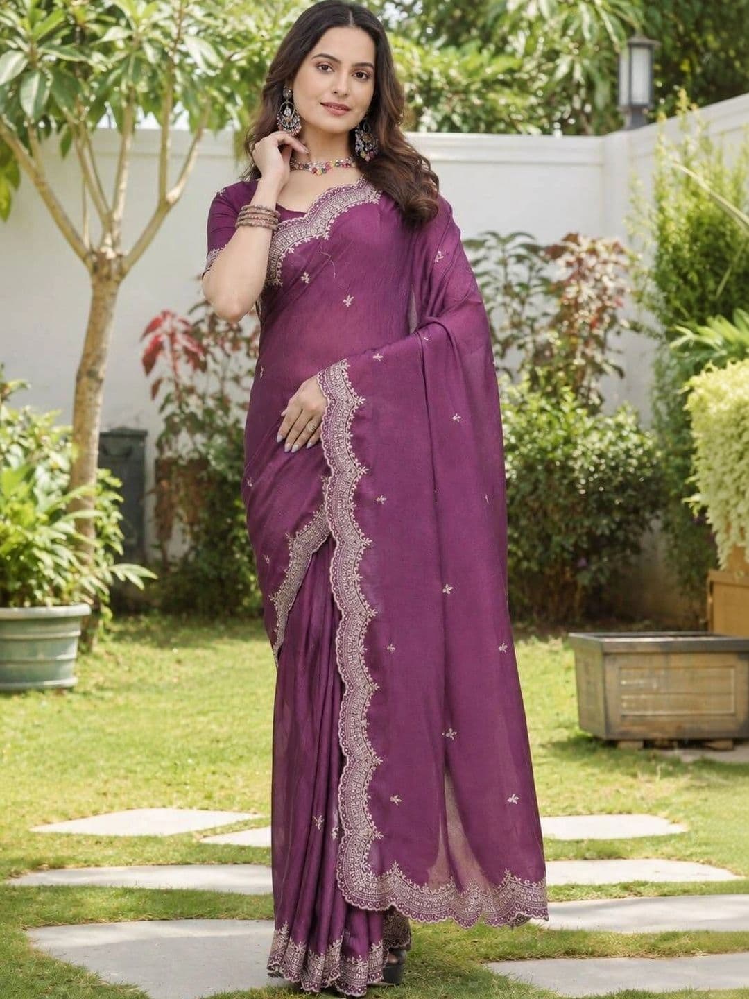 Saanvi Ethnic Motifs Embroidered Poly Georgette Saree thumbnail 5