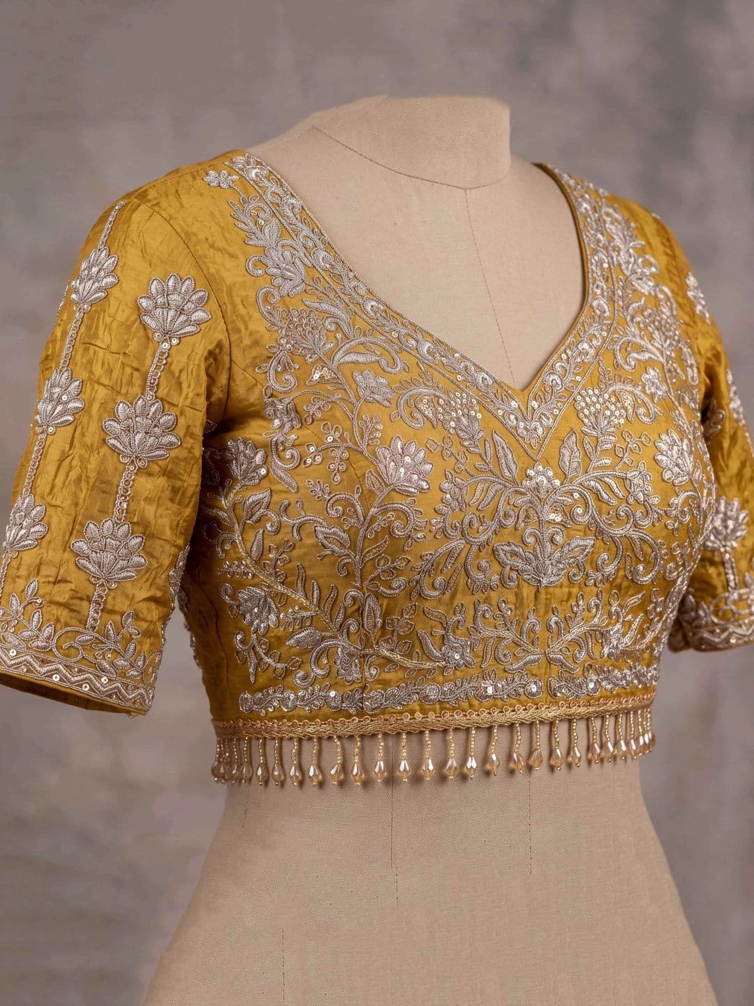 ETHNIC PLUS Embroidered Sequinned Semi-Stitched Lehenga & Unstitched Blouse With Dupatta thumbnail 5