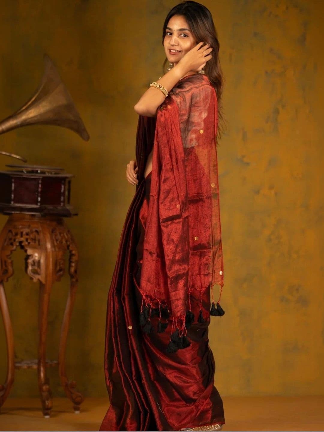 Sangria Ethnic Motifs Sequinned Tissue Chanderi Saree thumbnail 3
