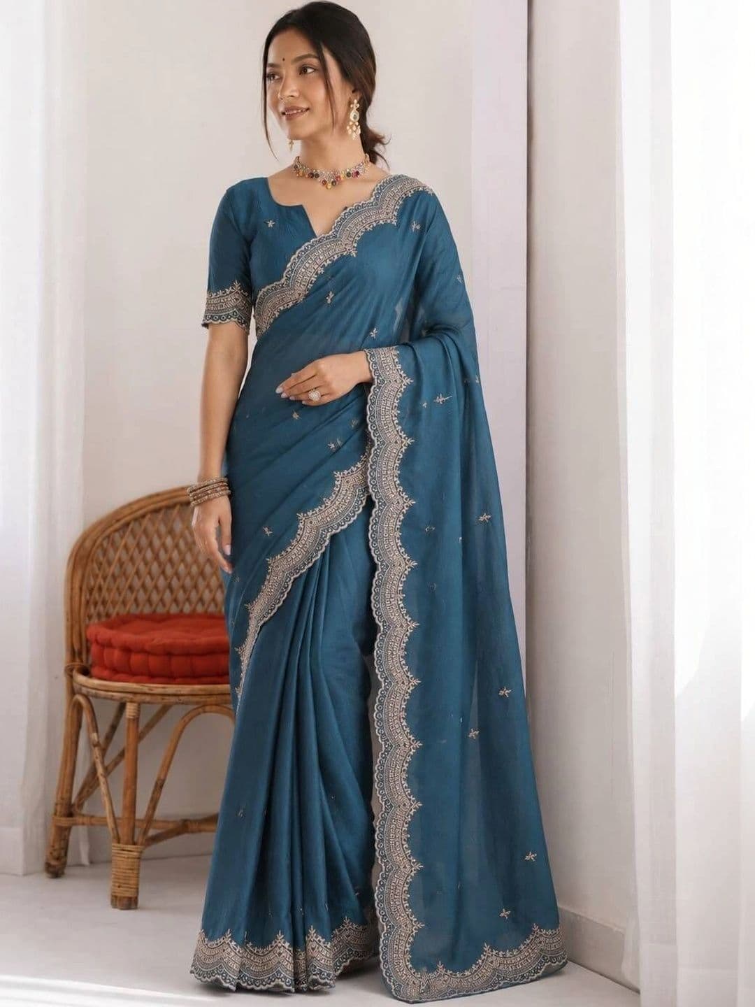 Vastra Drape Ethnic Motifs Embroidered Poly Georgette Saree thumbnail 3