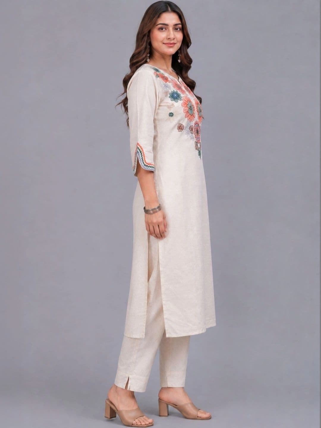 Amayra Women Ethnic Motifs Embroidered Regular Thread Work Pure Cotton Kurta with Trousers thumbnail 6