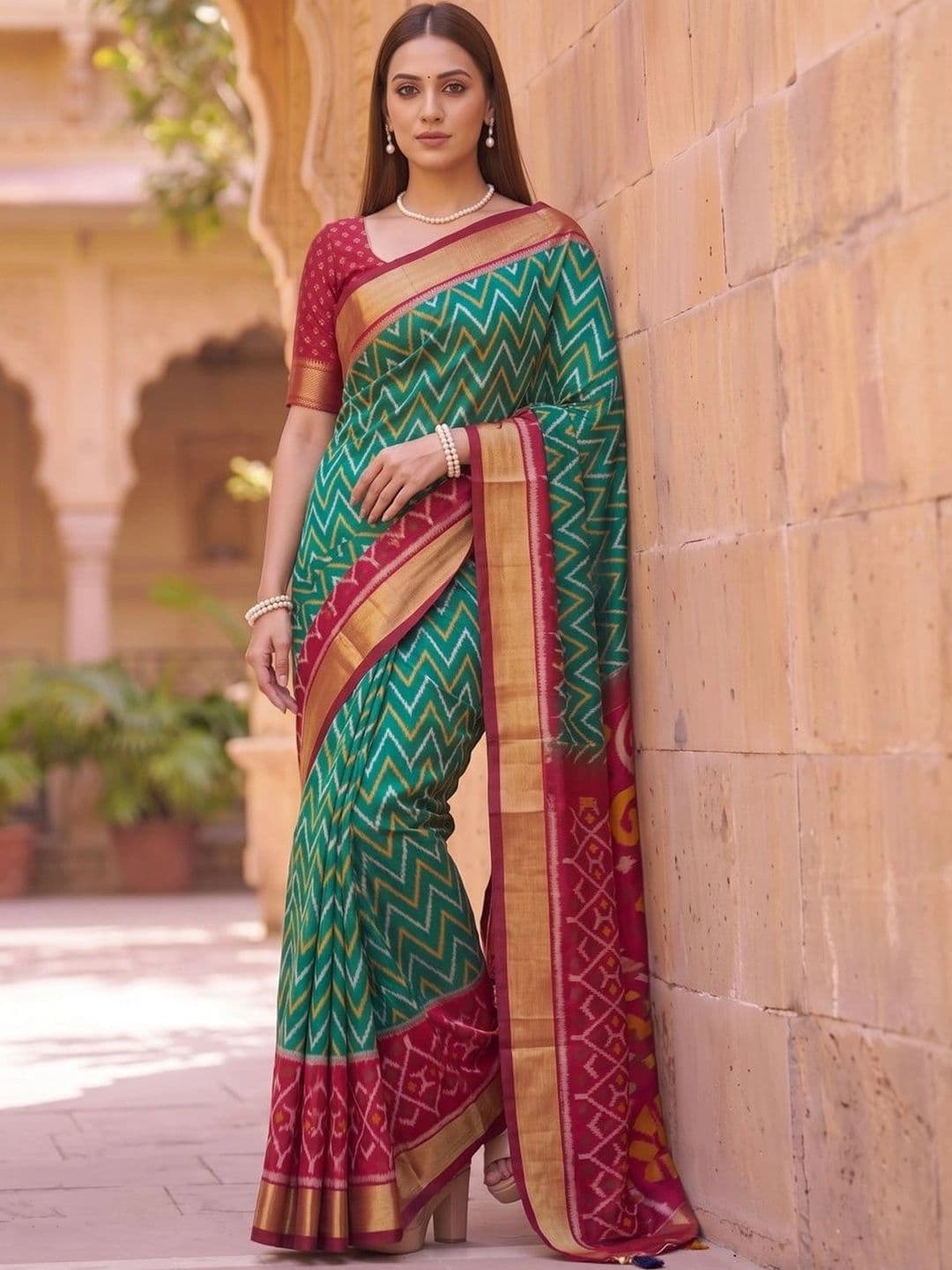 SOURAGYA Zari Silk Blend Banarasi Saree thumbnail 3
