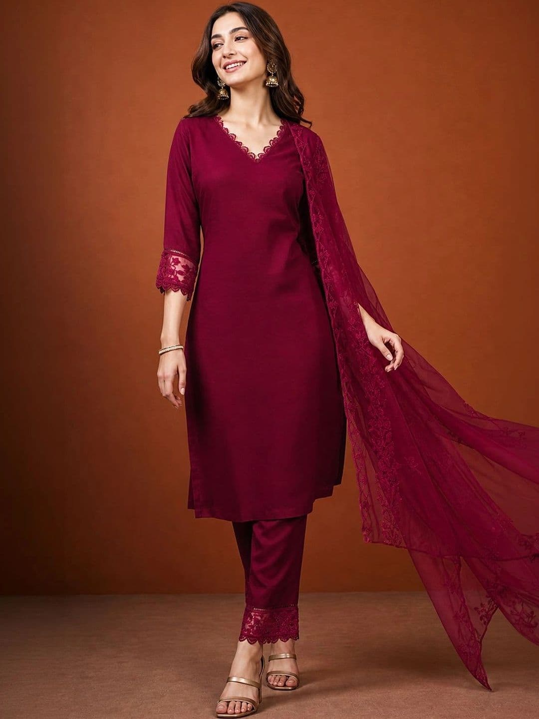 SAINOOR Women Regular Thread Work Kurta with Trousers & With Dupatta thumbnail 5