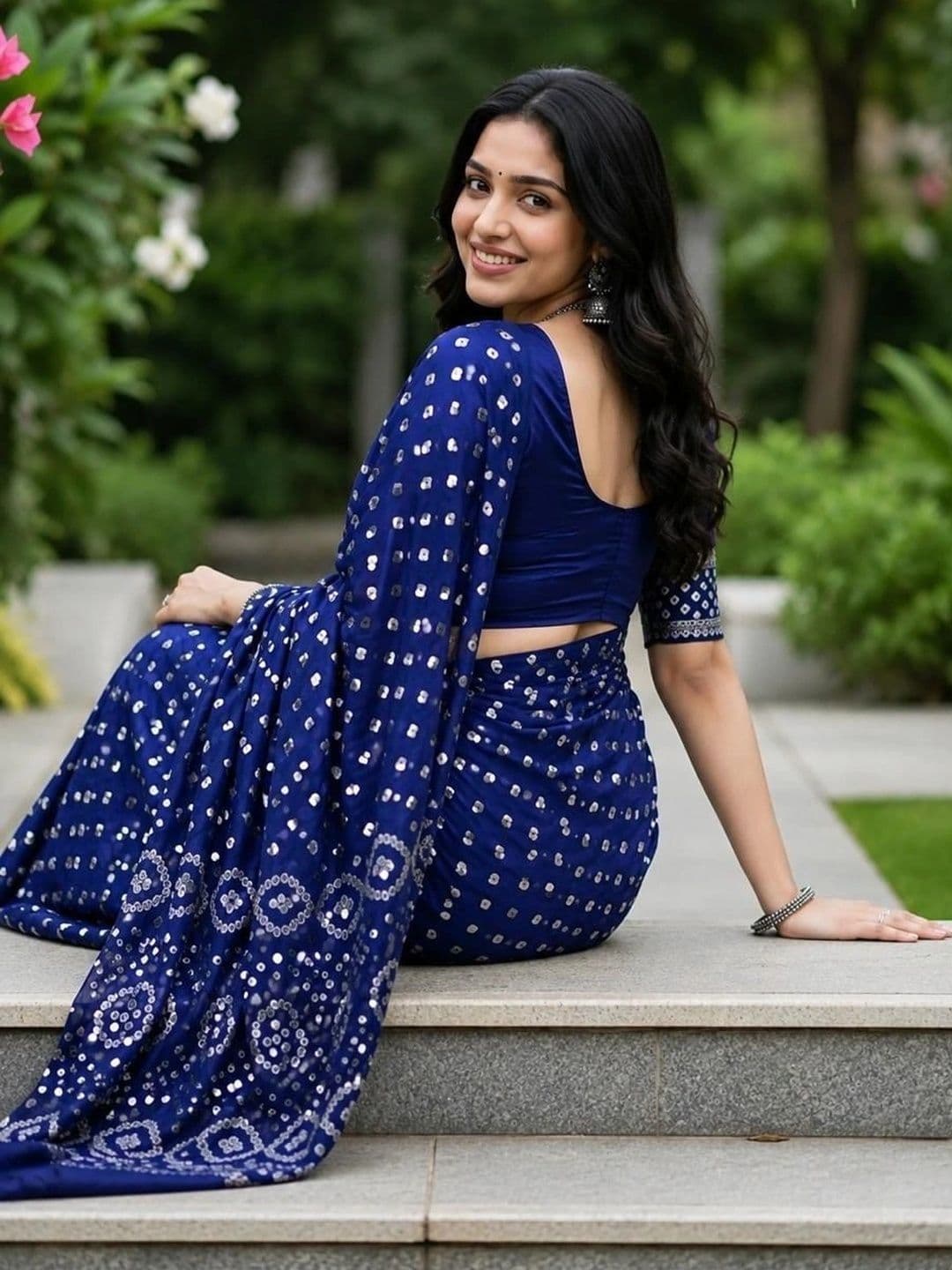 VAMIKA FASHION Embellished Saree thumbnail 3
