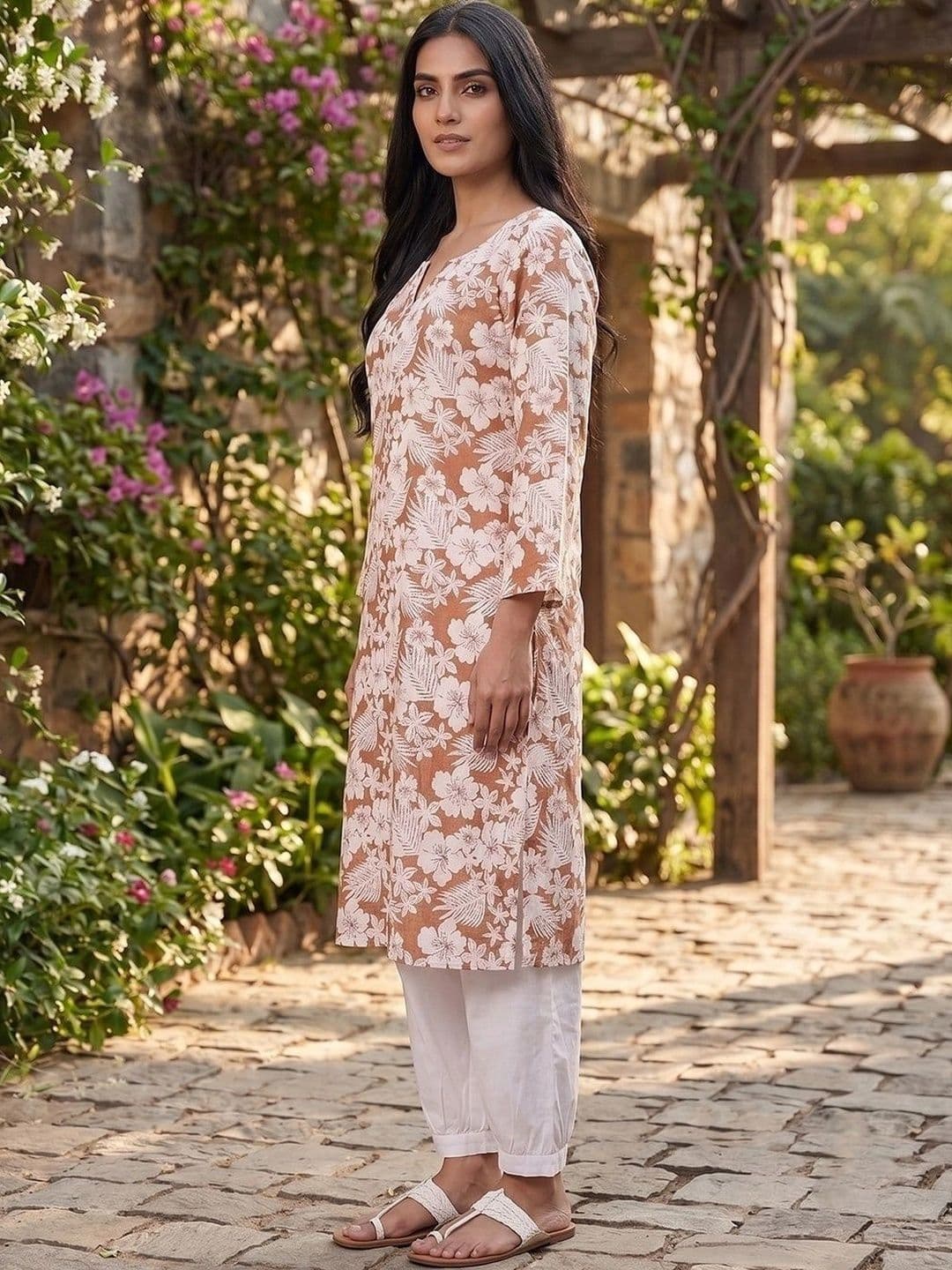 KALINI Women Floral Printed Floral Kurta thumbnail 3