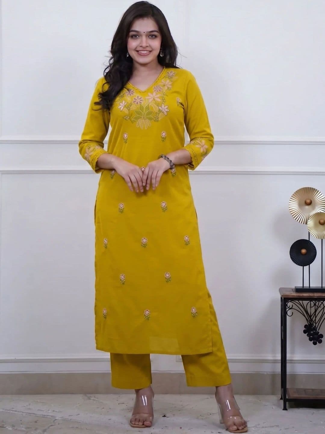 Kethi Fashion Women Floral Embroidered Regular Thread Work Pure Cotton Kurta with Trousers - view 1