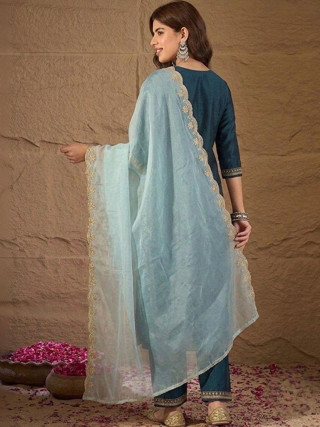 House of Pataudi Women Ethnic Motifs Embroidered Regular Thread Work Kurta with Trousers & With Dupatta thumbnail 5