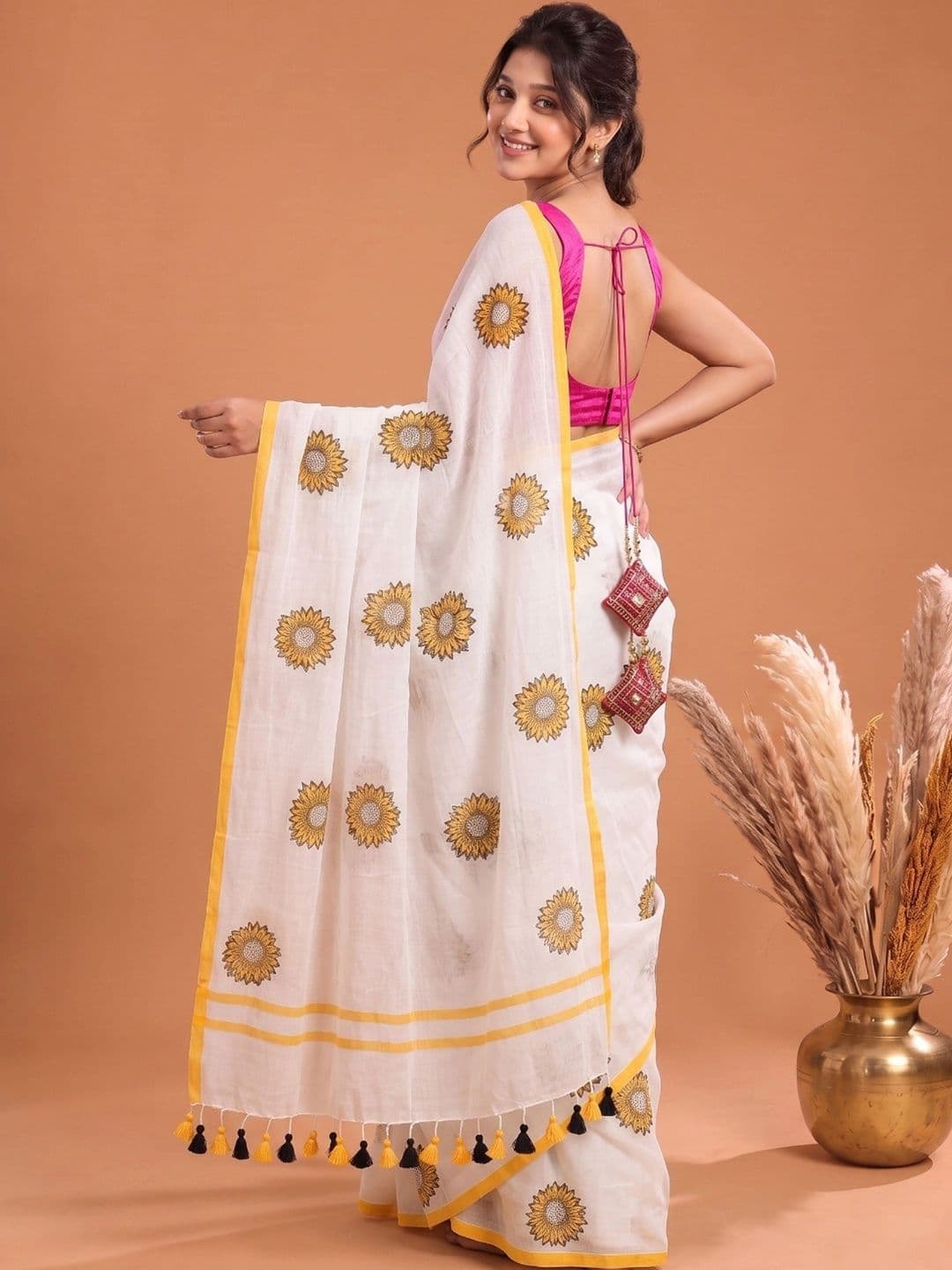Mitera Ethnic Motifs Pure Cotton Saree thumbnail 3