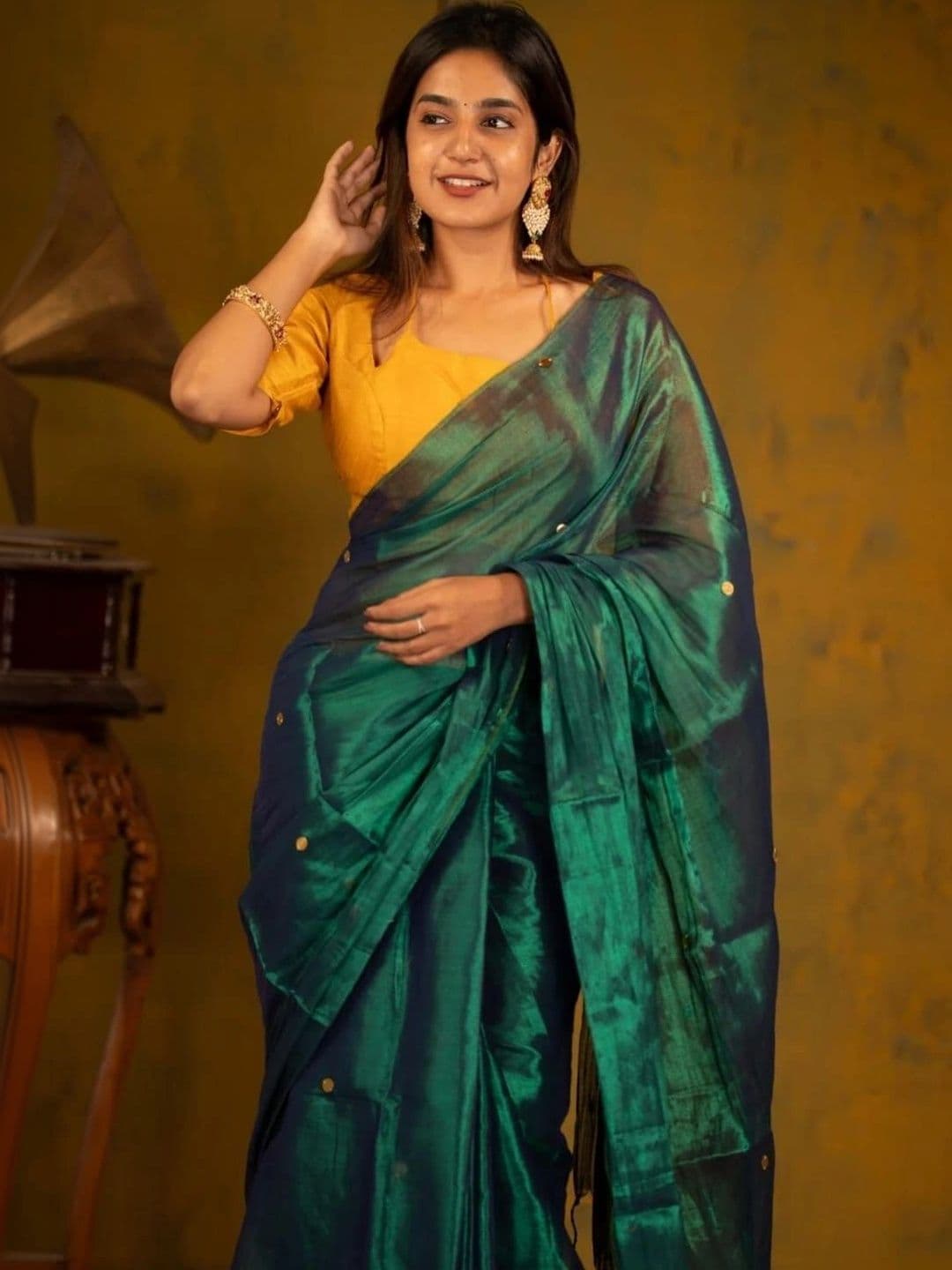 Sangria Ethnic Motifs Mirror Work Tissue Chanderi Saree thumbnail 2