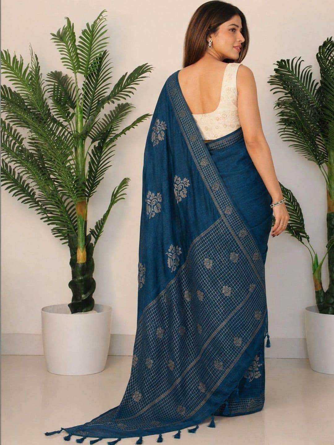 SANJANA  SILK SANJANA SILK Floral Zari Silk Blend Saree thumbnail 4