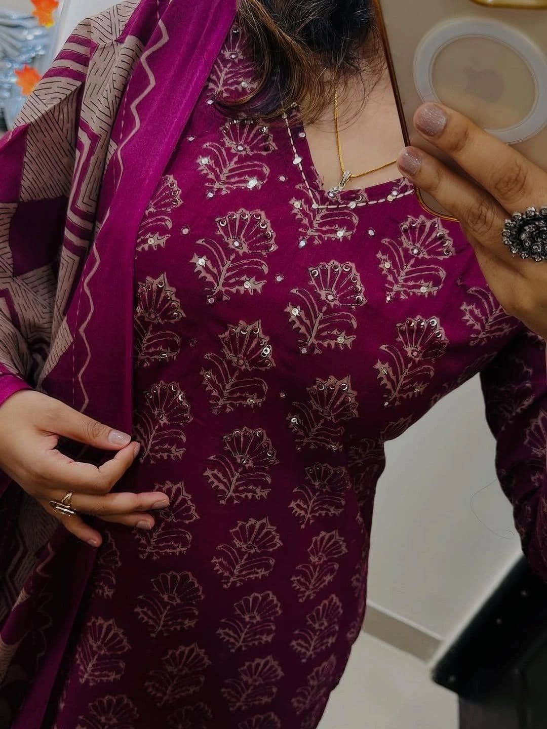 SRF KURTI HUB Women Ethnic Motifs Printed Regular Kurta with Trousers & With Dupatta thumbnail 4