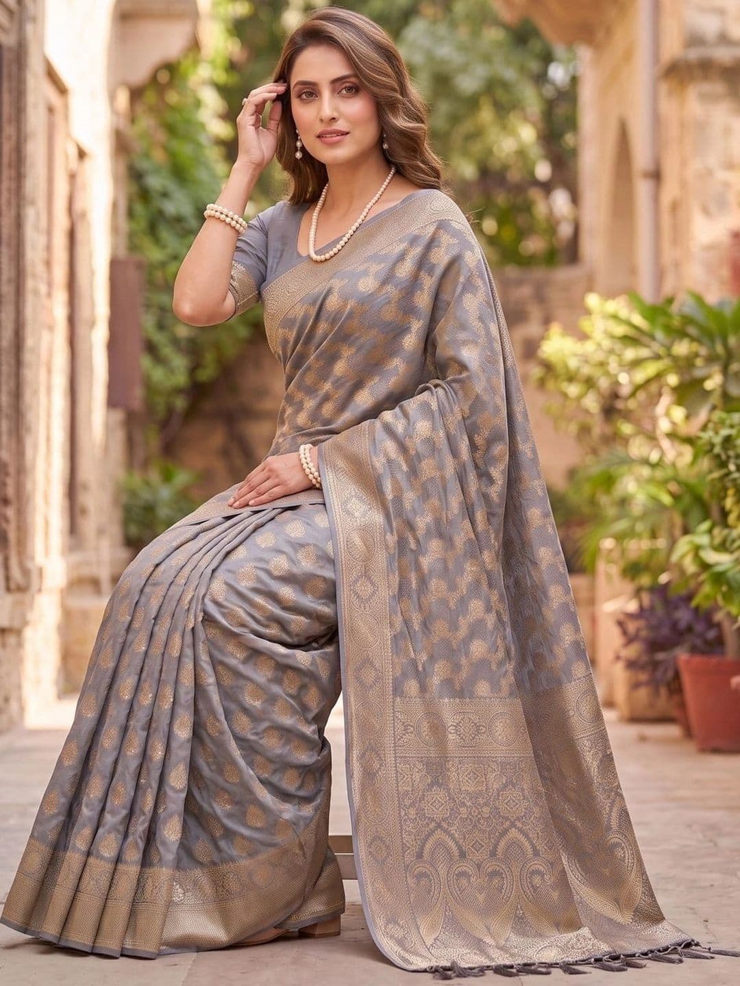 SOURAGYA Woven Design Zari Banarasi Saree thumbnail 2