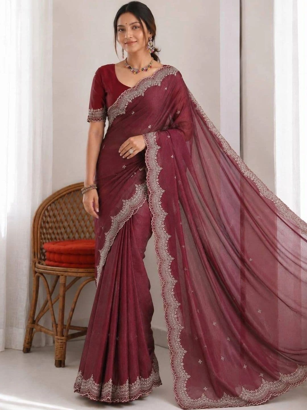 Saanvi Ethnic Motifs Embroidered Poly Georgette Saree thumbnail 4