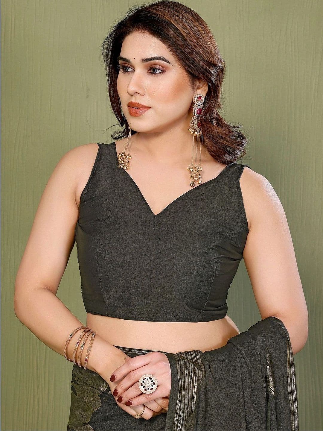 Urban Pallu Floral Pure Georgette Designer Saree thumbnail 4