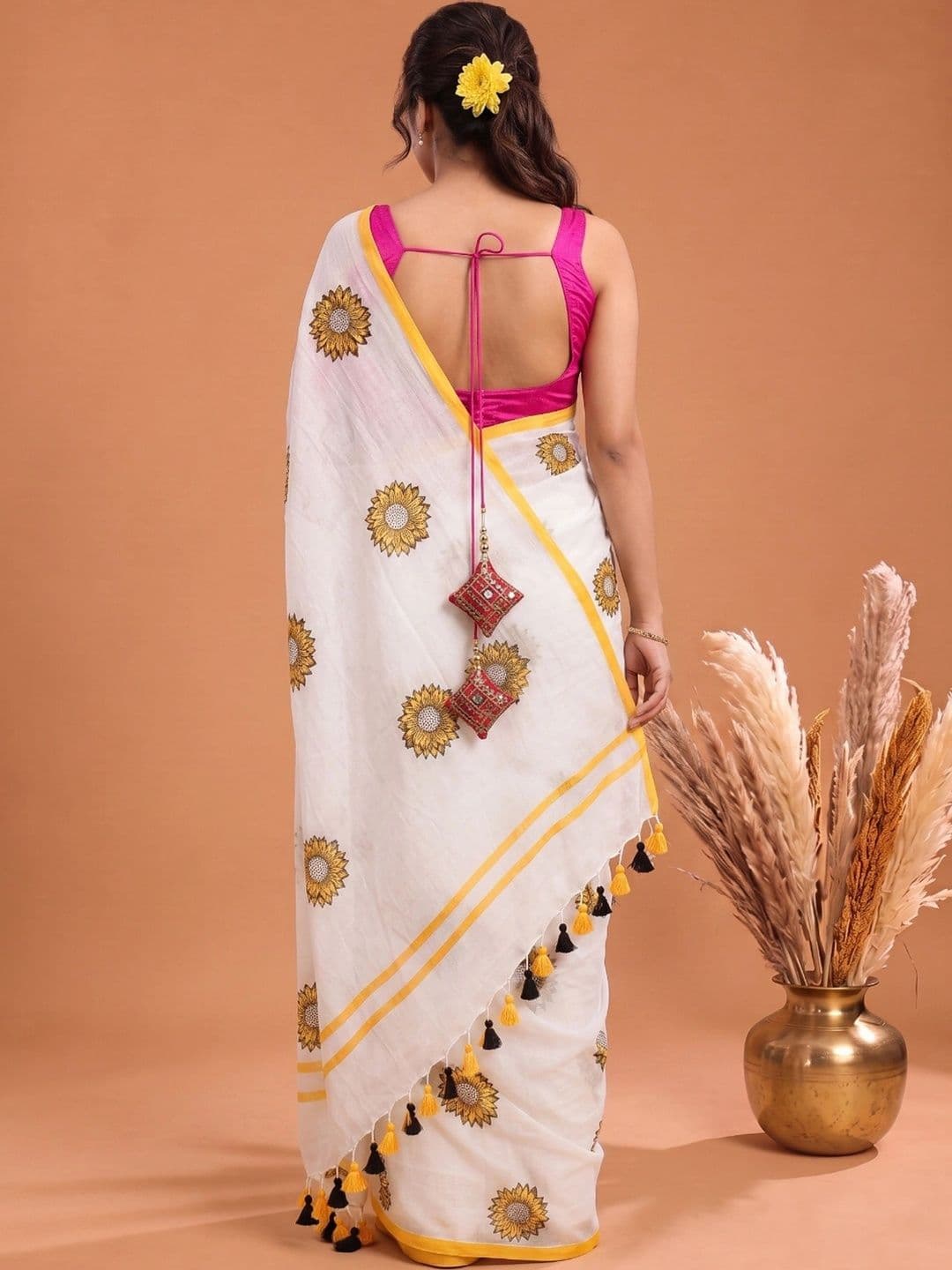 Mitera Ethnic Motifs Pure Cotton Saree thumbnail 2