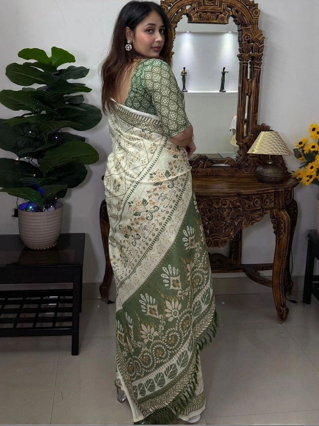 Swaraas Pure Linen Saree thumbnail 3