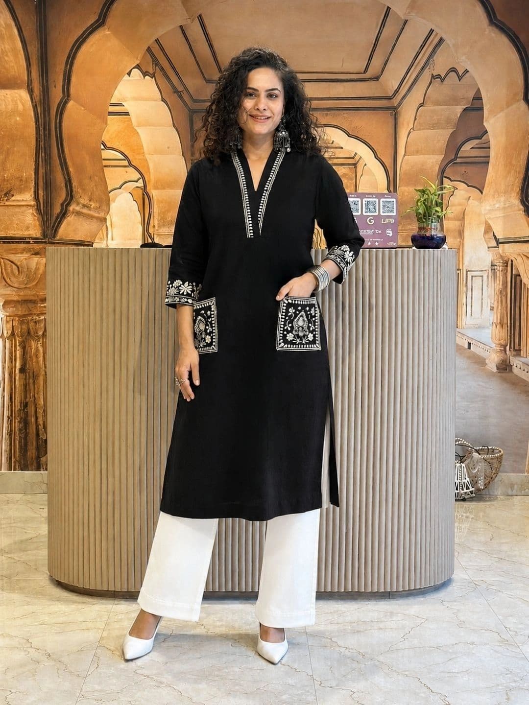 Rensa Women Embroidered Thread Work Kurta - view 1
