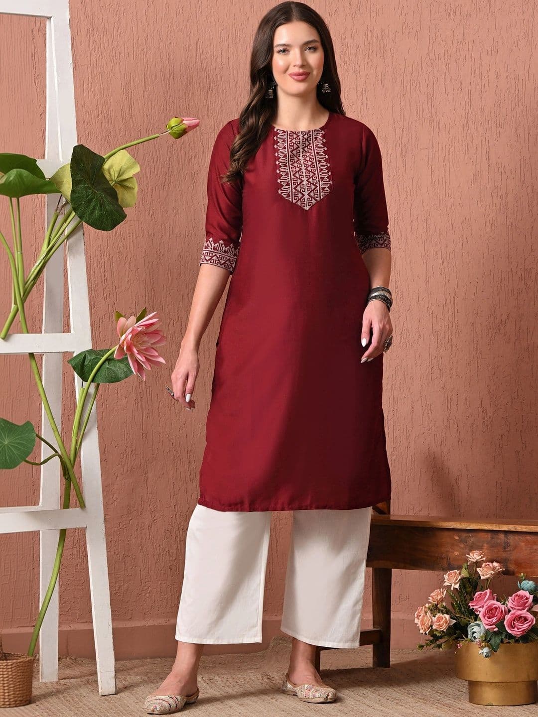 HERE&NOW Women Ethnic Motifs Embroidered Thread Work Kurta - view 1