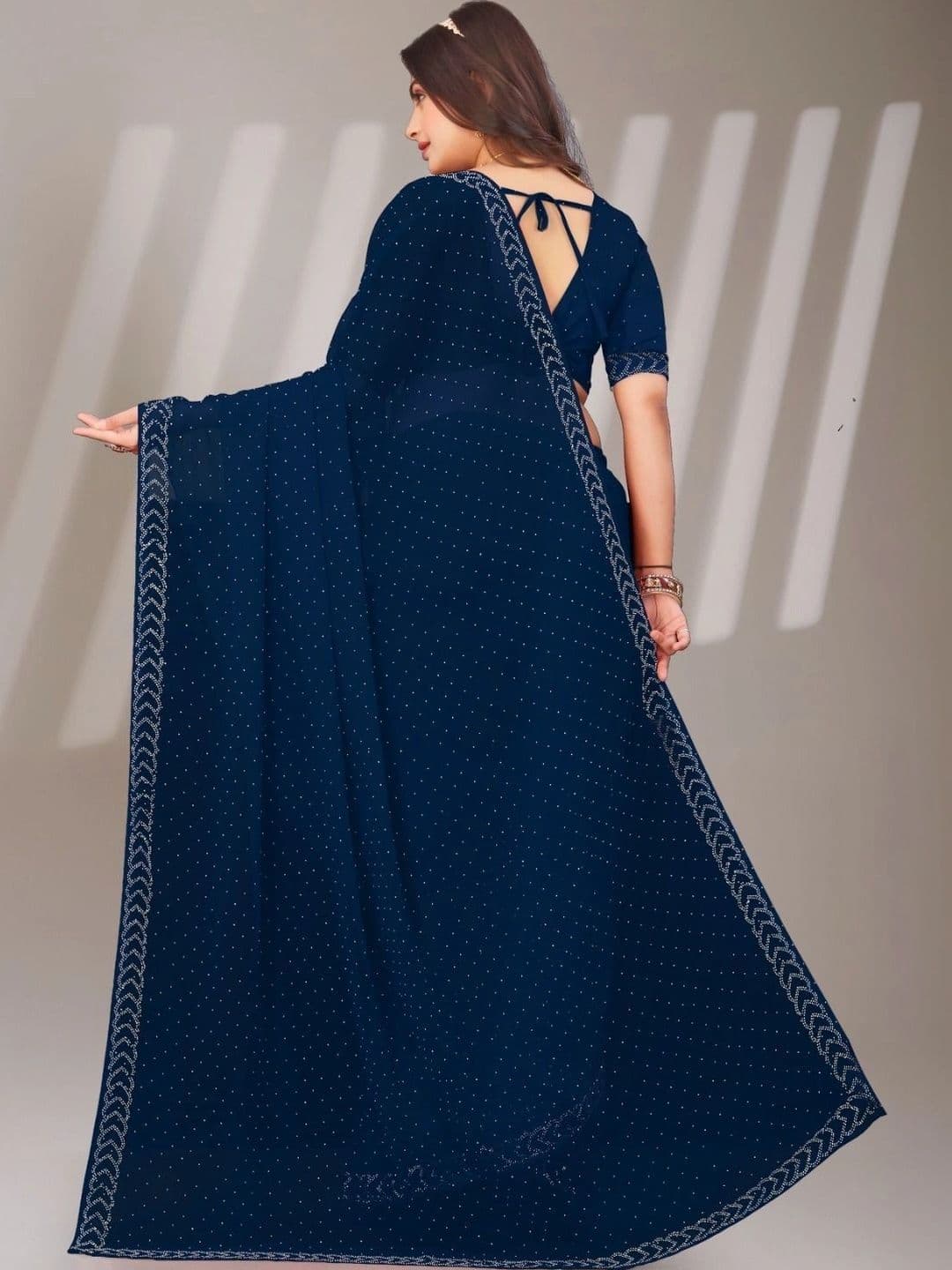 Fashion Mantra Embroidered Poly Chiffon Saree thumbnail 2