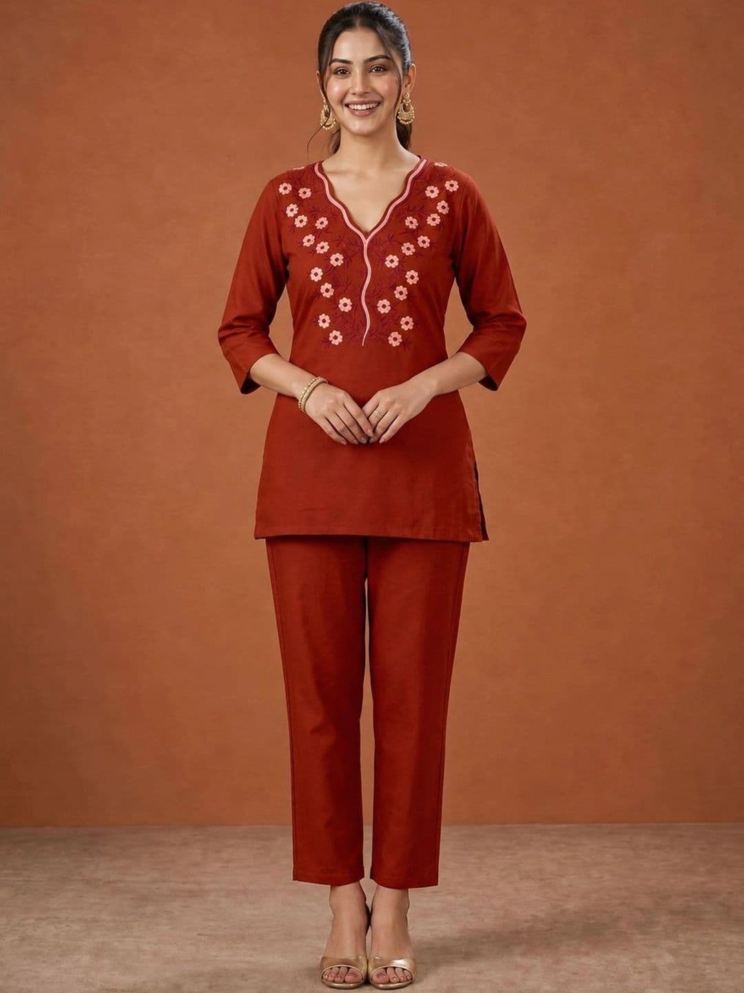 SAINOOR Women Floral Embroidered Regular Thread Work Kurti with Trousers - view 1