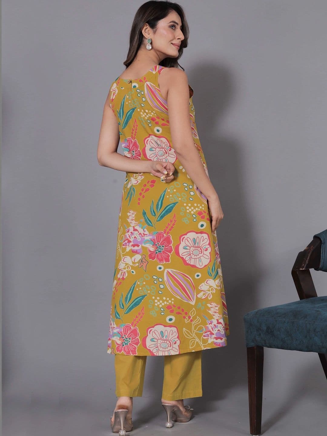 all about you Women Floral Printed Regular Kurta with Trousers thumbnail 5
