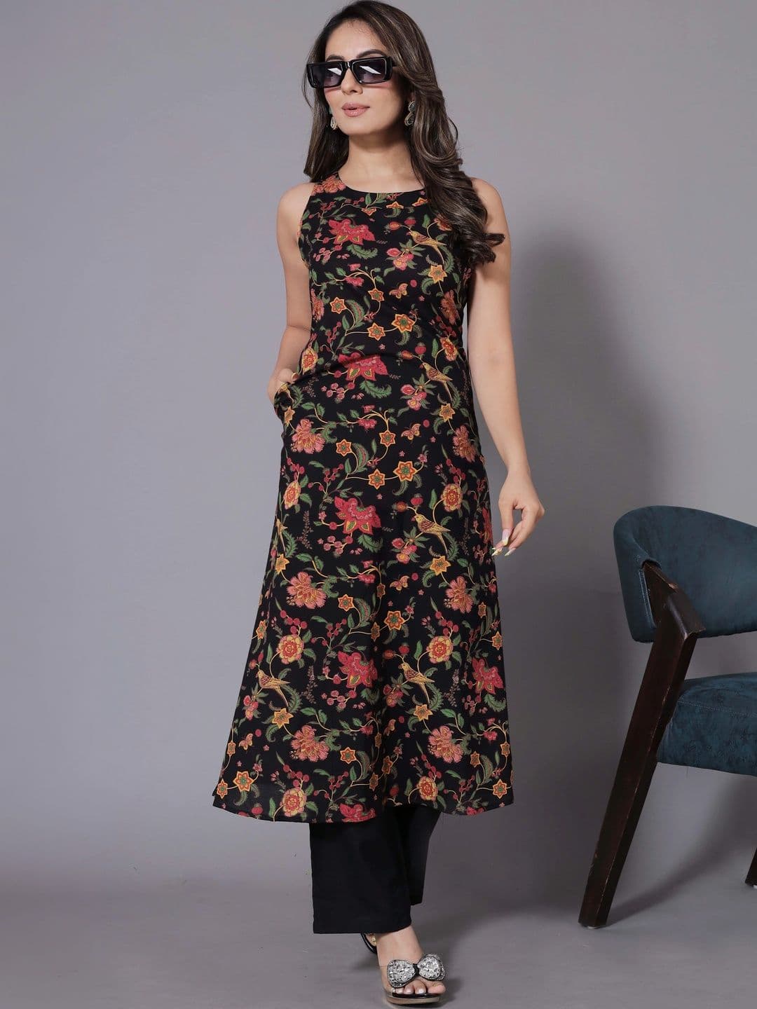 all about you Women Floral Printed Regular Kurta with Trousers thumbnail 6