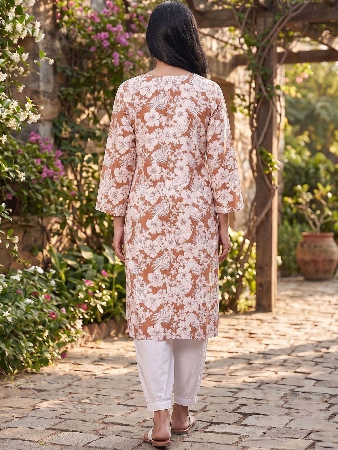 KALINI Women Floral Printed Floral Kurta thumbnail 6