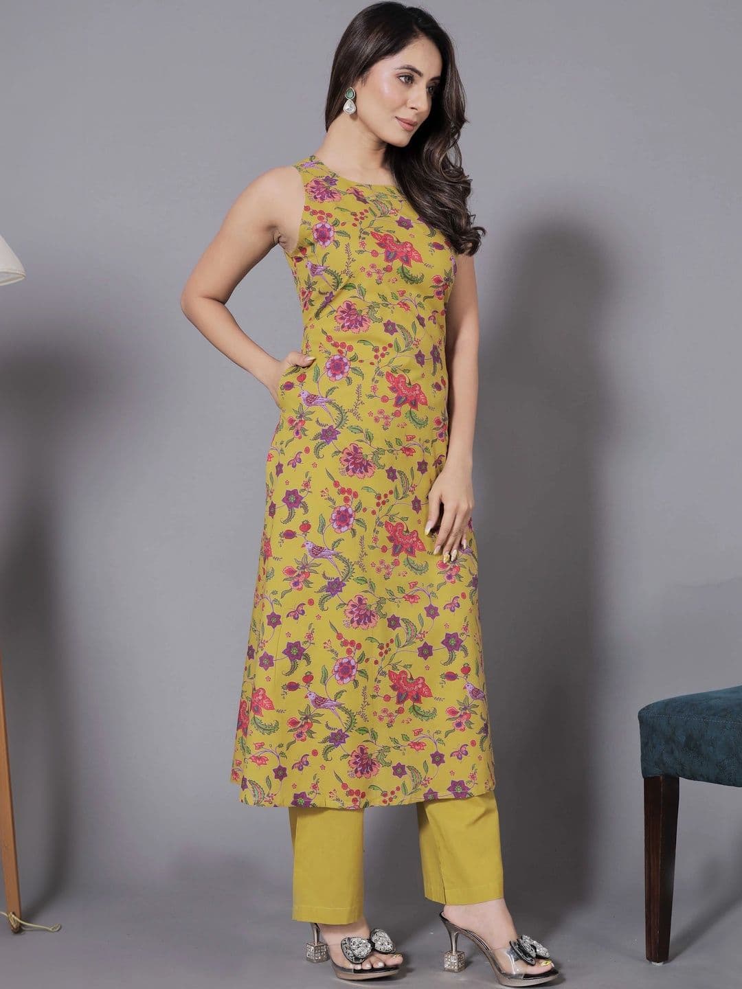 all about you Women Floral Printed Regular Kurta with Trousers thumbnail 2
