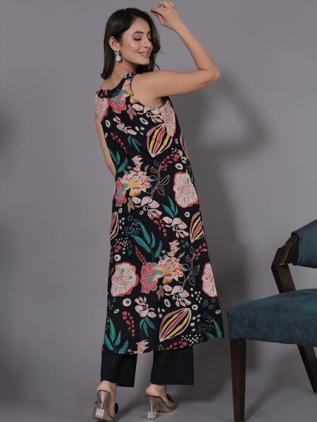 all about you Women Floral Printed Regular Kurta with Trousers thumbnail 5