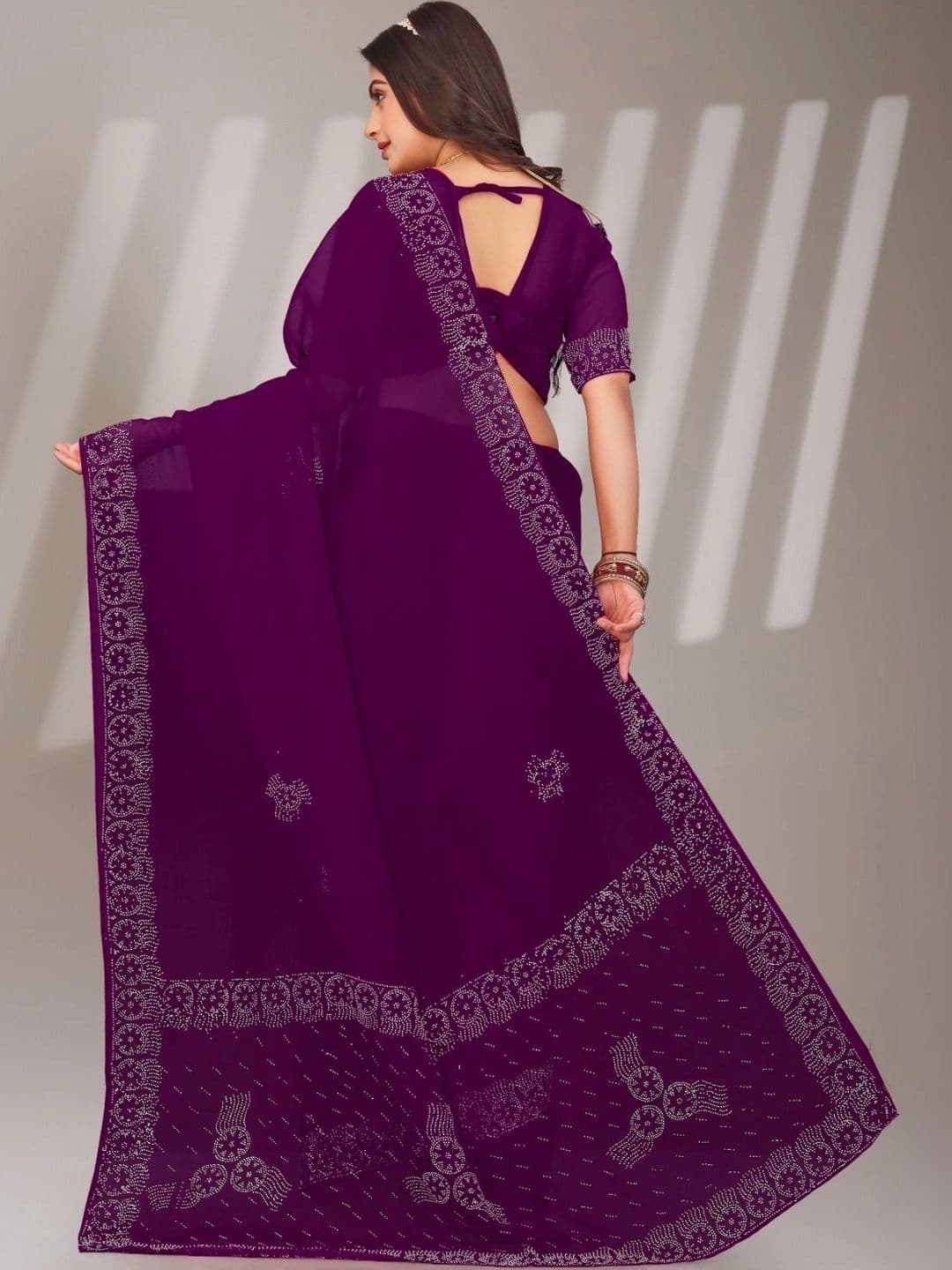 Fashion Mantra Embroidered Poly Chiffon Saree thumbnail 4