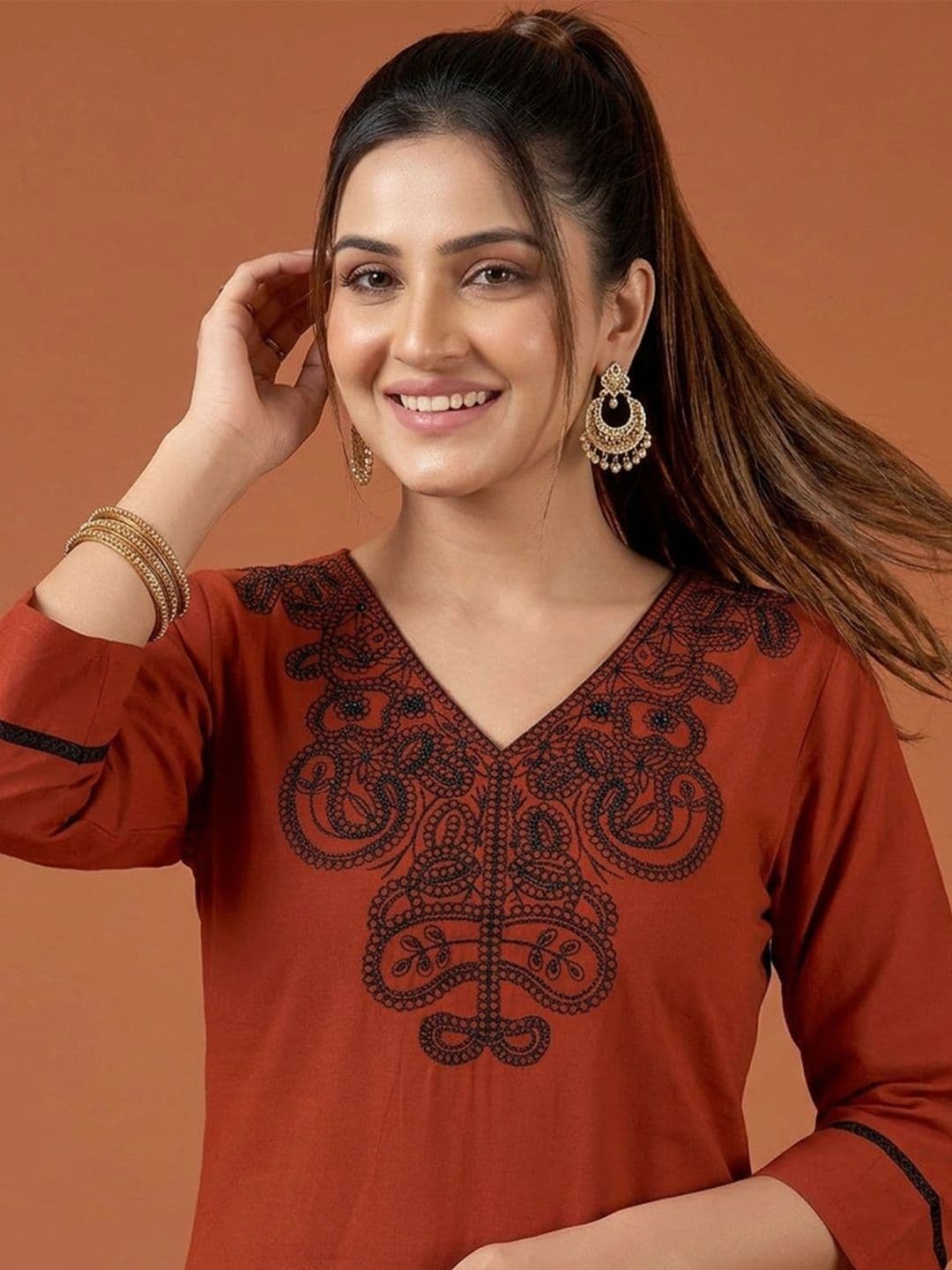 SAINOOR Women Ethnic Motifs Embroidered Regular Thread Work Pure Cotton Kurta with Trousers thumbnail 3