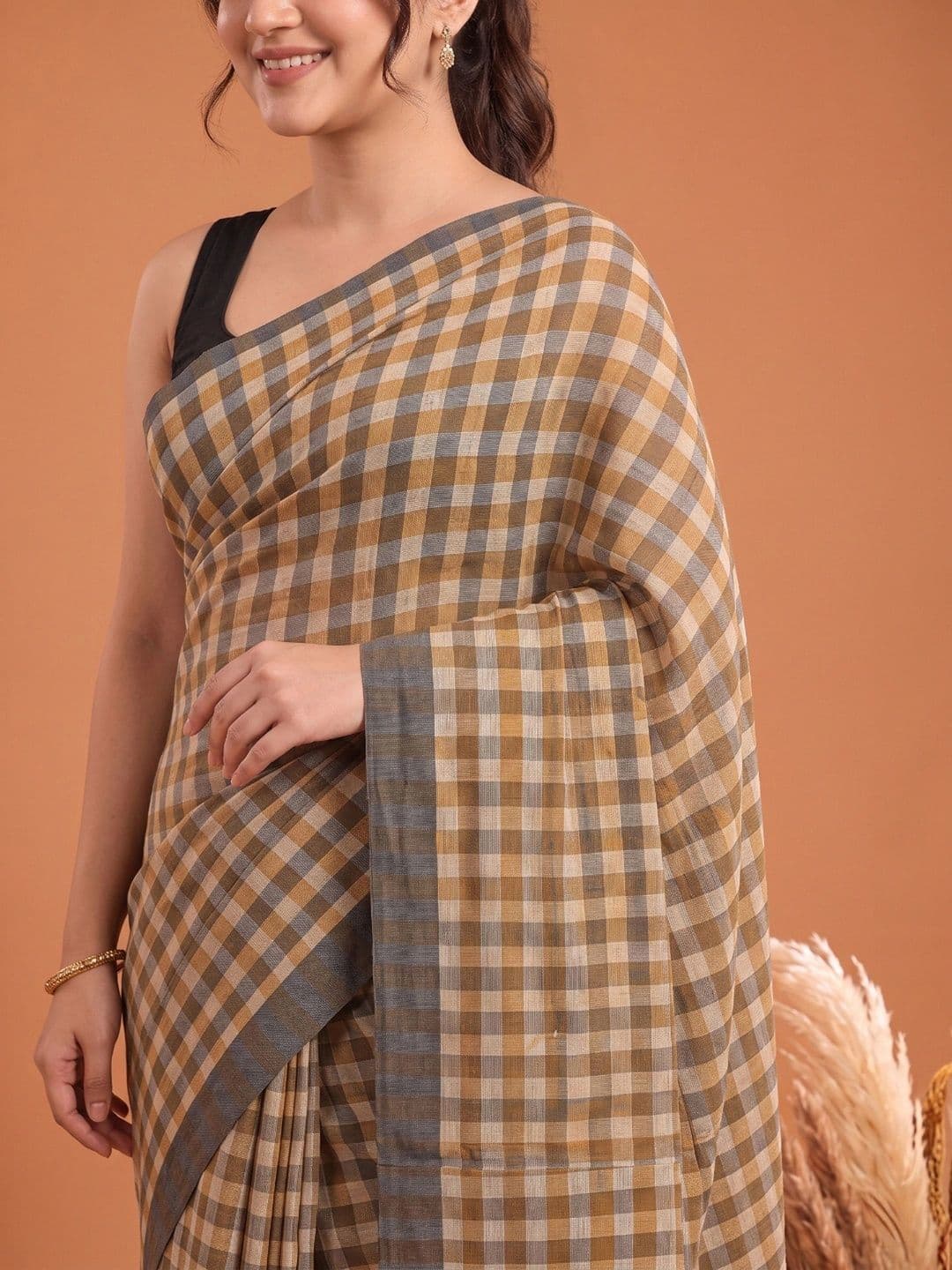 Mitera Checked Pure Cotton Saree thumbnail 4