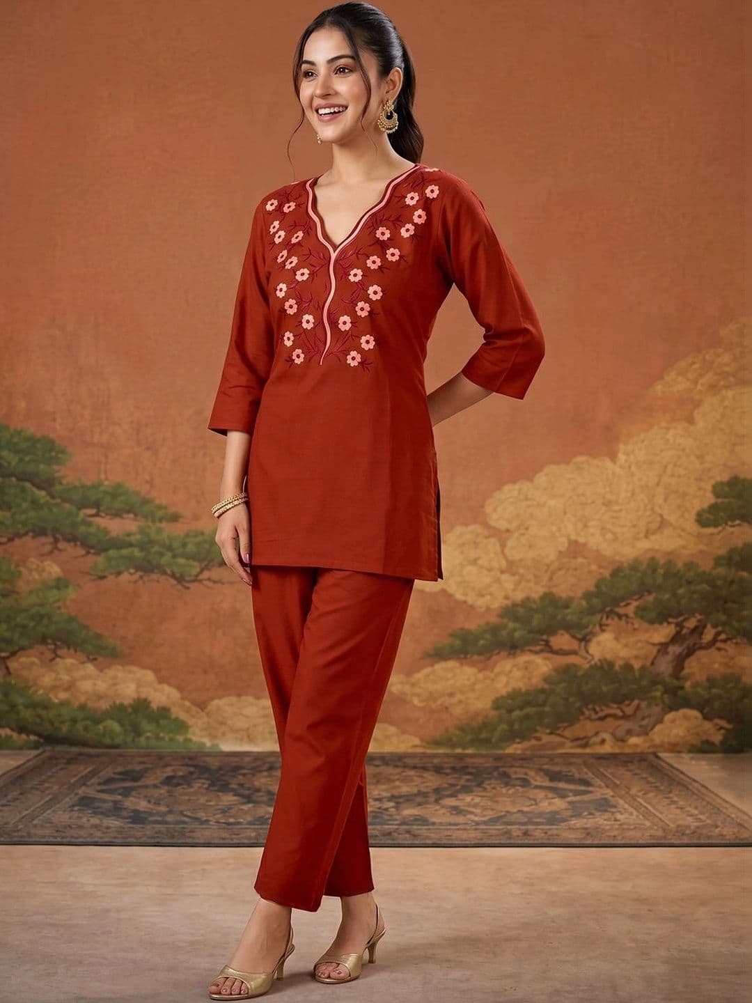 SAINOOR Women Floral Embroidered Regular Thread Work Kurti with Trousers thumbnail 5